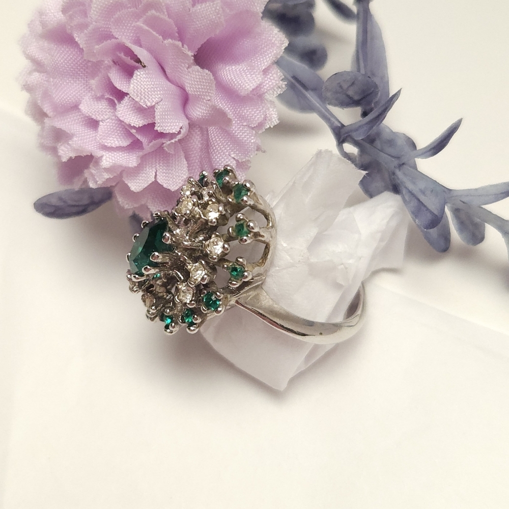 Vintage 18KT HGE White Gold Emerald & Cubic Zirconia Ring Cocktail Ring - Picture 11 of 14